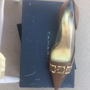 Tahari Heel